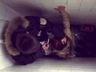 Малолетняя шлюха трахается и принимает наркотики